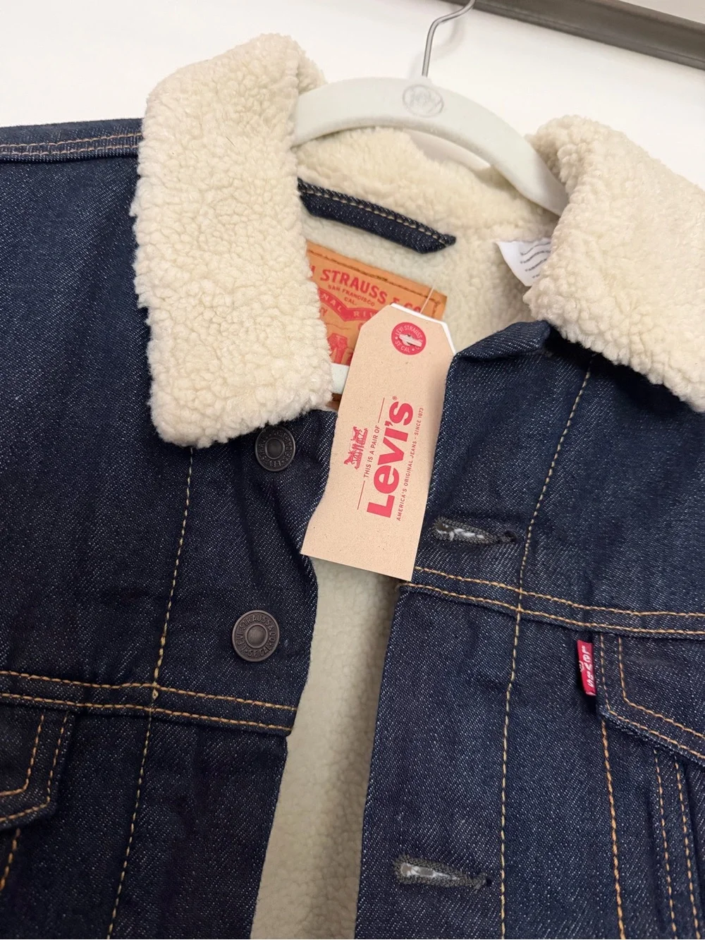 Levi's Dark Indigo Denim Jacket with Cream Sherpa Collar NWT Size M
